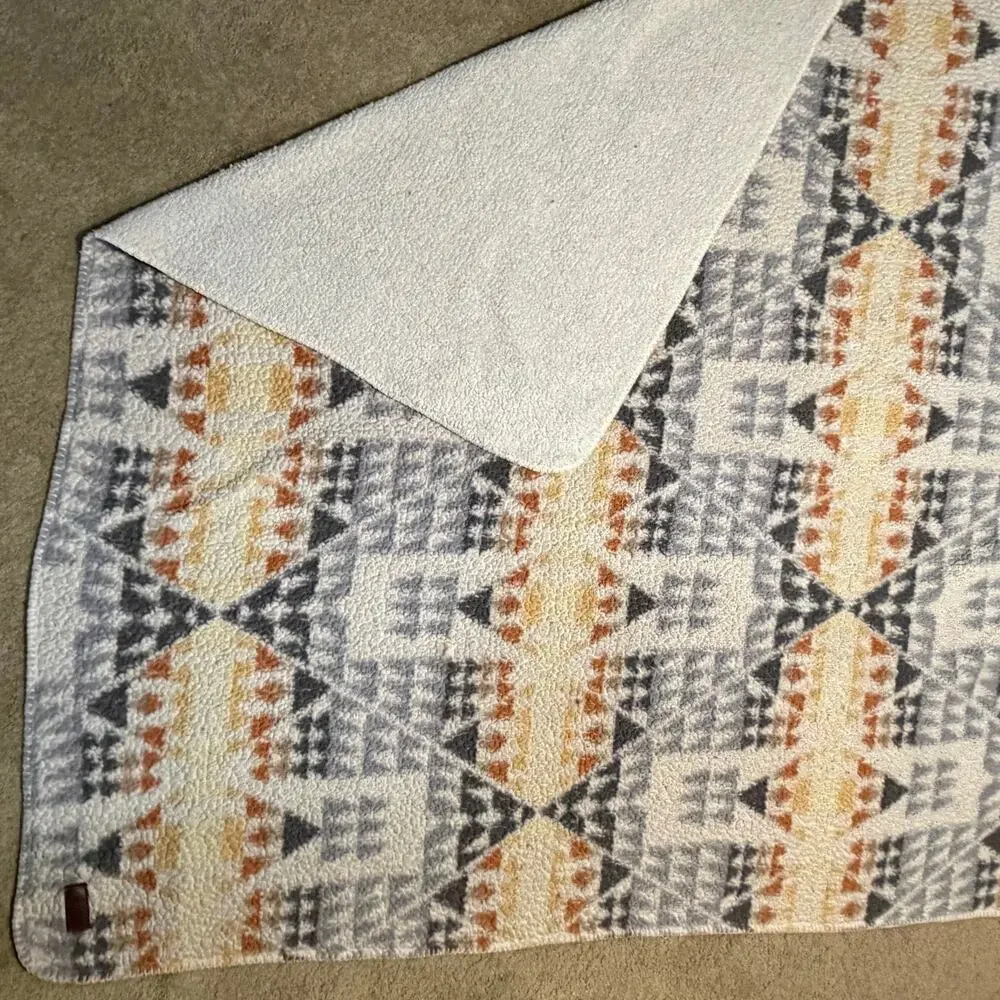 Pendleton Arrow Point Twin Sherpa Fleece Aztec Pattern Blanket Cream Gray Yellow